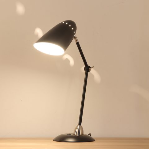 Simple design black dyeing finish office mantis desk table lamp
